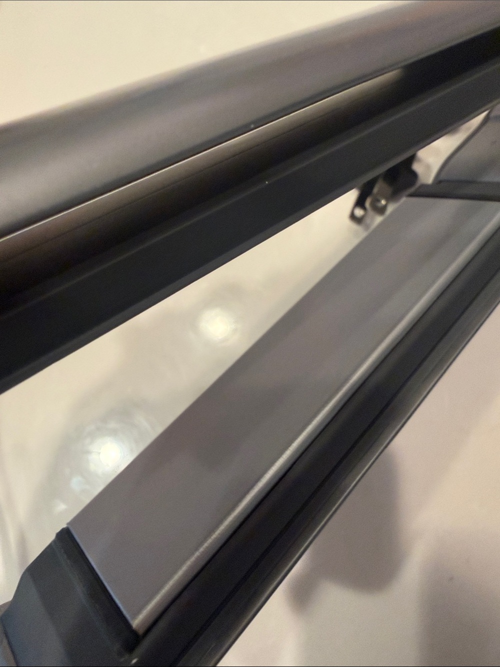 TYMO FLAIGHT HOLO PREMIUM Silver Hair Straightener - Picture 3 of 6
